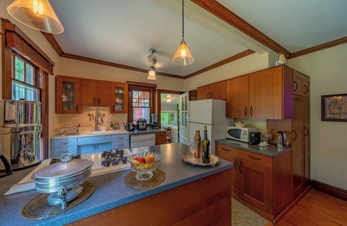Phoenicia House | 1920s Phoenicia Bungalow w/Vintage Furnishings, Sauna, Fireplace, & Fenced Yard