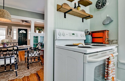 River District House | 1925 Historic Bradenton Bungalow, convenient to downtown and Anna Maria Island!