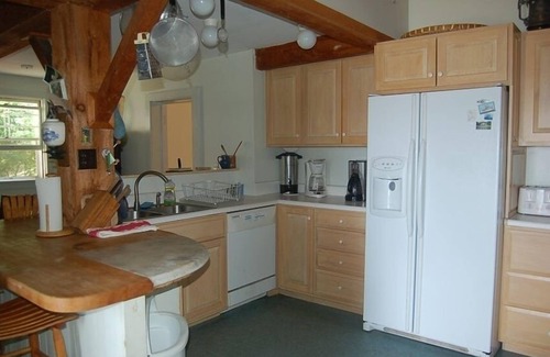 Westport House | 1935, 3 season pet -friendly, family-friendly lakeside home, on 1.8 acres