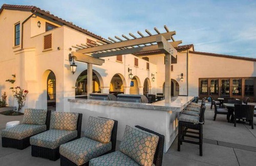 Coffeyville House | 195 m² House ∙ 3 bedrooms ∙ 8 guests