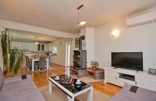 Imotski House | 195 m² House ∙ 4 bedrooms ∙ 8 guests