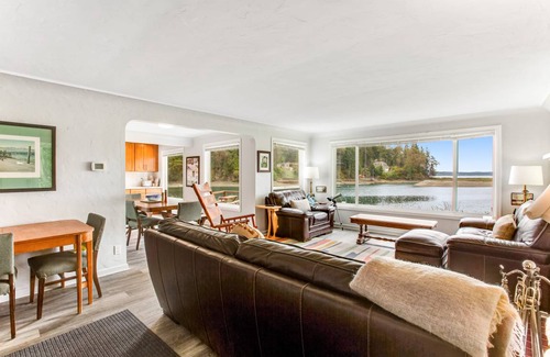 Lakebay House | 197 m² House ∙ 4 bedrooms ∙ 8 guests