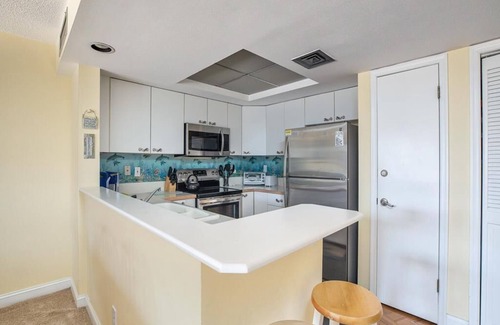 Diamond Beach Condo | 1B/1B condo with Ocean views, Resort style, Free WIFI, Few steps to the Beach!