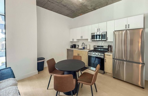 Olde Kensington Apartment | 1BD NoLibs Retreat | Sleeps 4 | Modern & Bright