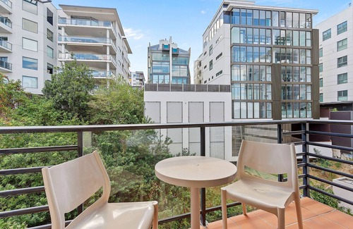West Perth Apartment | 1BDR Perth - Tennis court, Gym and Pool