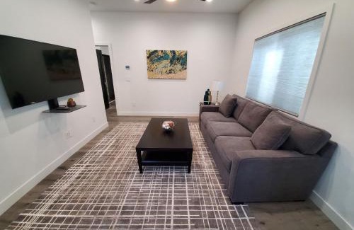 Northridge Apartment | 1Bed 1Full Bath, Full Kitchen, Queen Sofa Bed, Queen Bed, Parking, EV