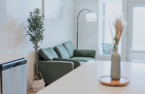 People's Freeway Apartment | 1Bedroom Romantic Escape - Salt Lake Stay