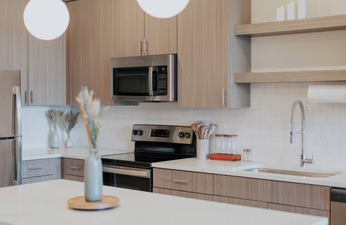 People's Freeway Apartment | 1Bedroom Romantic Escape - Salt Lake Stay