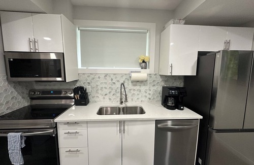 West Edmonton House | 1Bedroom Suite near West Edmonton Mall