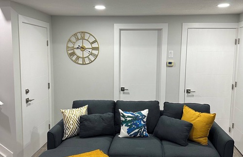 West Edmonton House | 1Bedroom Suite near West Edmonton Mall