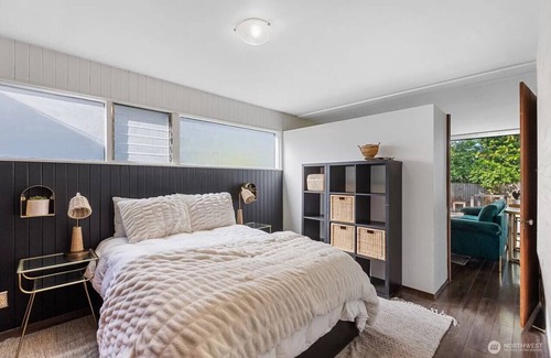 Fremont House | 1BR 1BA Emerald Garden Bliss Seattle Location