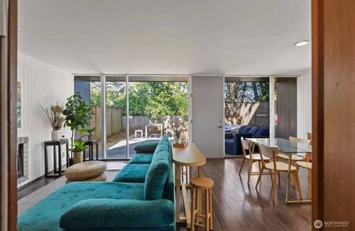 Fremont House | 1BR 1BA Emerald Garden Bliss Seattle Location