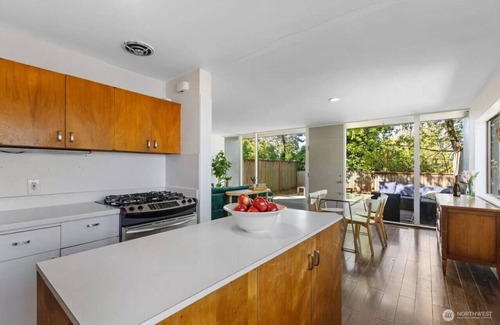 Fremont House | 1BR 1BA Emerald Garden Bliss Seattle Location