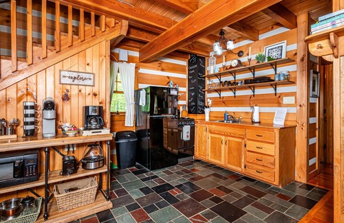 Nashville Cabin | 1BR, 1BA Log Cabin