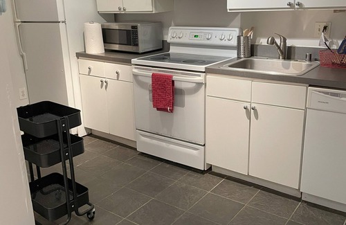 Petworth Apartment | 1BR apartment w/office, 7 walk to metro! Pet friendly. Pretty in Petworth!