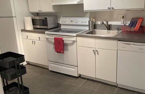 Petworth Apartment | 1BR apartment w/office, 7 walk to metro! Pet friendly. Pretty in Petworth!