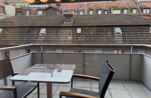 Sihlfeld Apartment | 1BR apartment with balcony - West 13