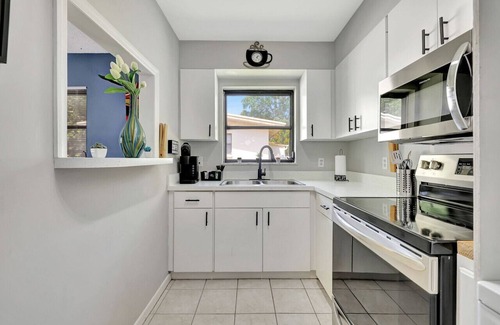 Jensen Beach House | 1BR APT/Ideal For Long Stays near DT/Beach