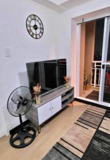A. Bonifacio Apartment | 1BR Condo Unit at Celandine Condominium Near Ayala Cloverleaf Mall