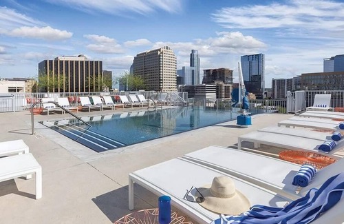 West End Condo | 1br Deluxe Condo Rooftop Pool Austin Skyline Views!