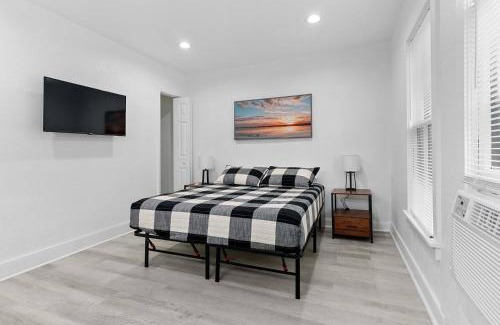 Lake Eola Heights House | 1br Extended Stay Kitchen Comfort Near Airport