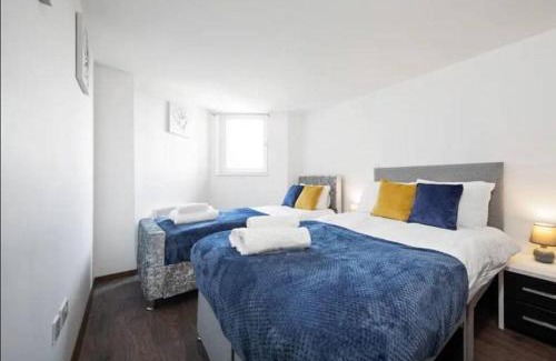 Bloxwich Apartment | 1BR Hideaway Near NEC & Resorts World - Ideal for Travelers