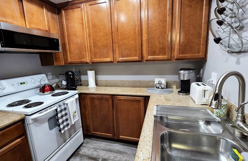 Loma Alta Condo | 1BR Luxe Condo + pool, gym, parking