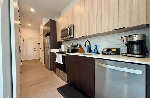 Pendleton Apartment | 1BR OTR CBD Refuge - Free Parking/Gym/Rooftop Pool