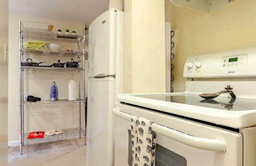 Park View Apartment | 1BR Queen Suite w/Parking & Fast Fiber Internet