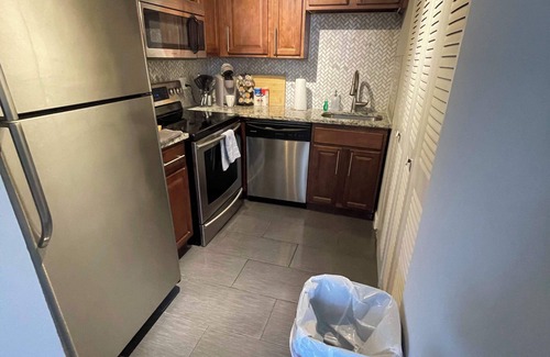 Central West End Apartment | 1BR W&D Near BJ Hospital, Forest Park, Zoo