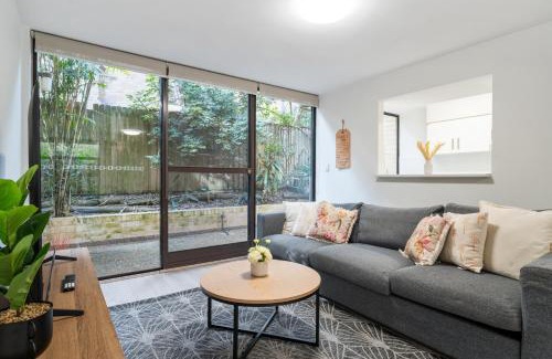 North Sydney House | 1NC Spacious Abnb-style 3Bedroom Townhouse, North Sydney Free Parking