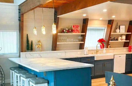 Discovery Bay Cabin | 1pm Check-in Special @ The Delta Cabin, w/Boat Option
