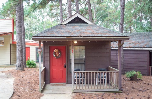 Ramer Cabin | 1rm cabin, shared bth house, at Kick Back Ranch.