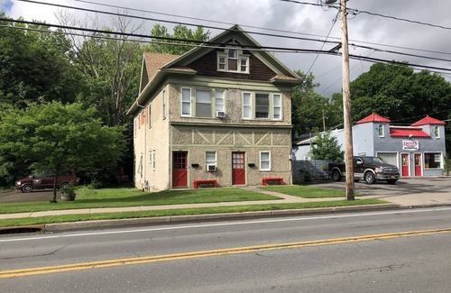 West End Apartment | 1st Class Rentals Munson Manor V located just a 1/2 mile from All Star Village