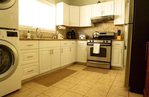 West End House | 1st Class Rentals - Munson Manor III - 5 Bedroom 2 Bathroom House