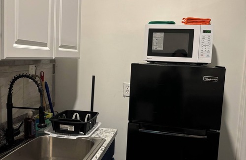 North Philadelphia Apartment | 1st fl Studio near Temple Dental/Pharmacy/Hospital/Downtown