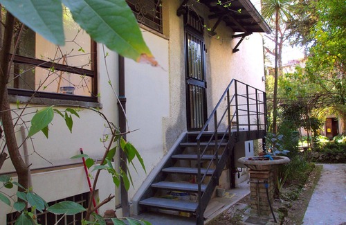 Monte Sacro Apartment | 1st floor apartment in a 3 storey villa with garden, bus/metro close by