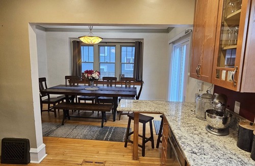 Grand Forks House | 1UP! Spacious 3Bd 2Ba Historic Home, 3min/UND