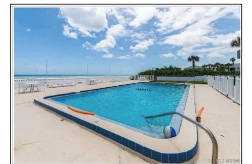 New Smyrna Beach House | 2/2.5 townhome directly on the no-drive beach in New Smyrna