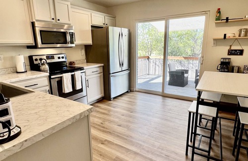 Southside House | 2.5 miles to Lackland BMT/12 miles to Sea World/Riverwalk
