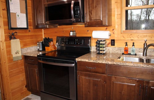 Emory Cabin | 2 Acres of pure paradise with amazing Mountain View’s! Minutes from Emory&Henry