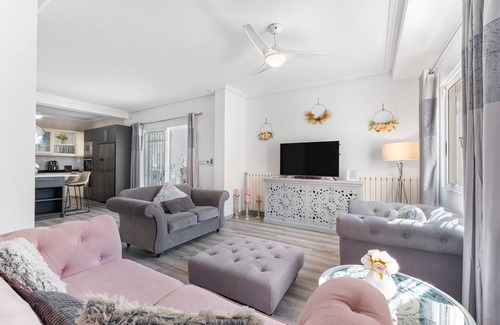 San Miguel de Salinas Villa | 2 Apartments in Villa "Sun and Happiness" with Pool, Terraces & Wi-Fi