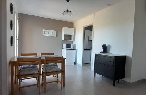 Pouzolles Apartment | 2 apartments in a guest house with swimming pool