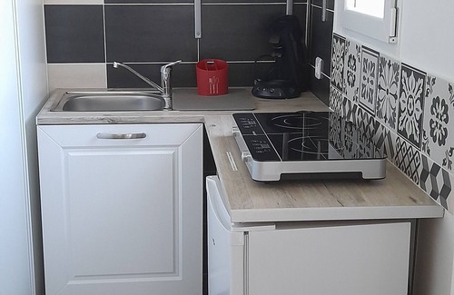 Pouzolles Apartment | 2 apartments in a guest house with swimming pool
