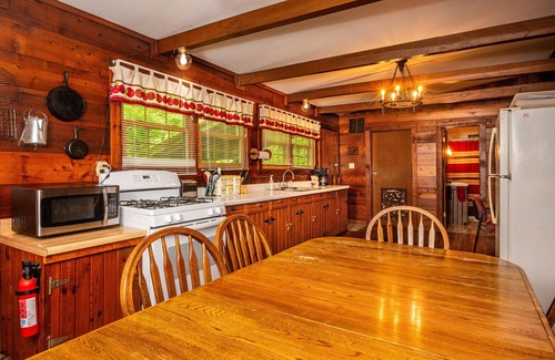 Morgantown Cabin | 2 BA, (1 is a loft), 1 BA Log Cabin