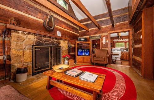 Morgantown Cabin | 2 BA, (1 is a loft), 1 BA Log Cabin