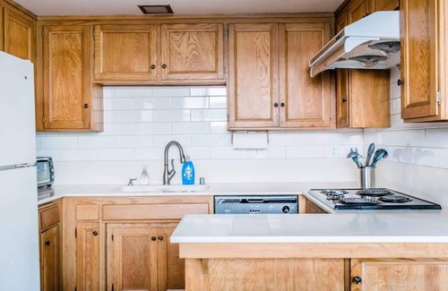 Madrona Condo | 2 BD/Quiet Community/Close to Food + Shopping