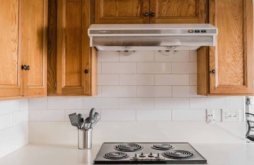 Madrona Condo | 2 BD/Quiet Community/Close to Food + Shopping