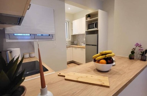 Kinosargous Apartment | 2 bd renovated flat at acropolis