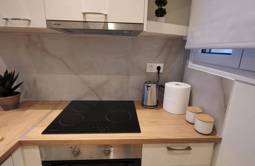 Kinosargous Apartment | 2 bd renovated flat at acropolis
